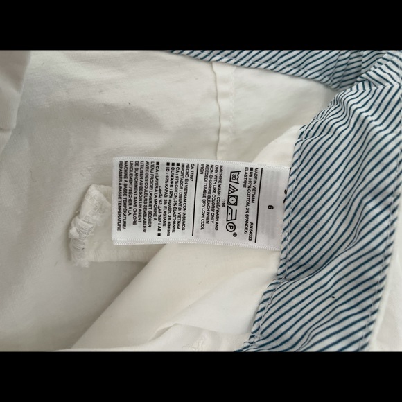 Old Navy - Everyday Short (white size 6) - Picture 3 of 3